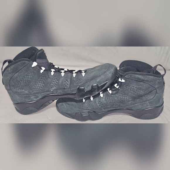 Air Jordan 9 - Picture 3 of 3